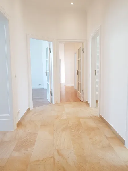 +++ 7-Zimmer-Altbauwohnung mit Wintergarten +++ — photo 1